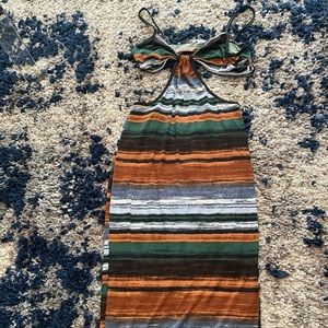 Mid dress cut out back; multi-color